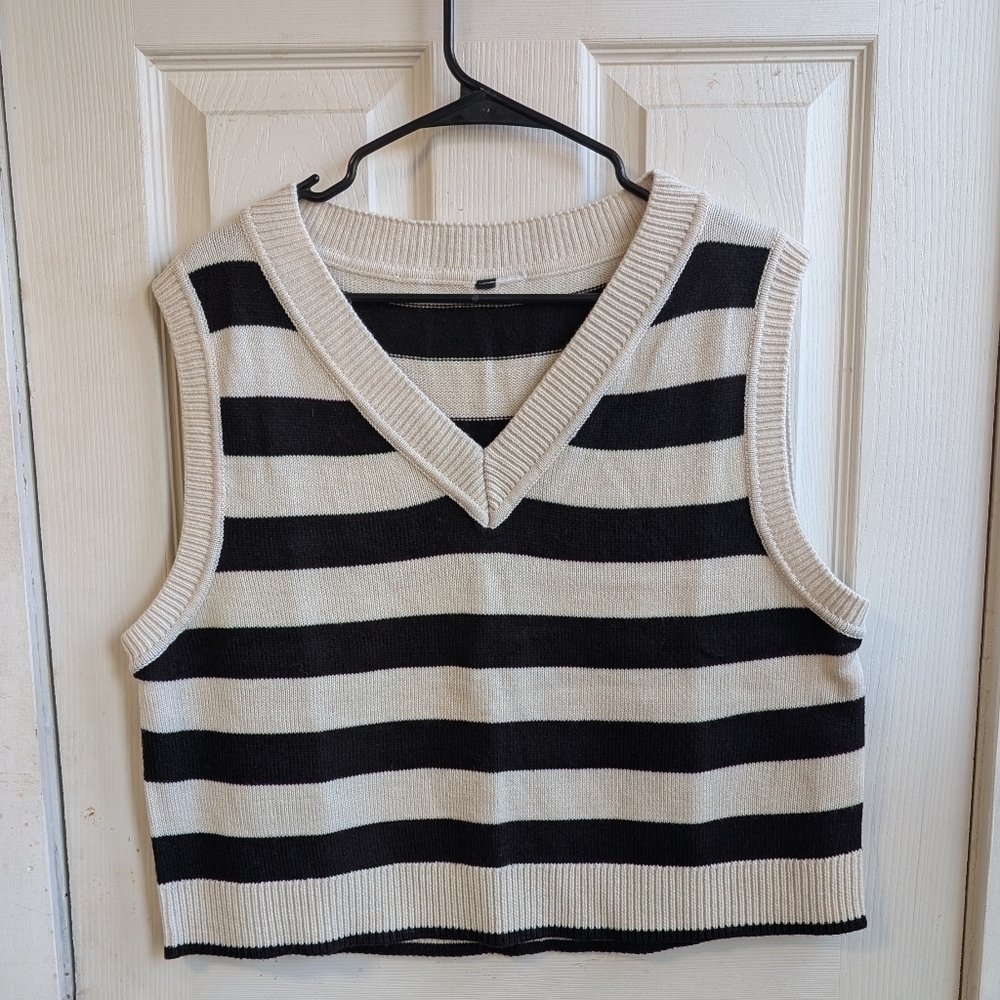 H&M Black White Striped Sleeveless V neck Cropped Sweater Size Medium - Picture 1 of 5